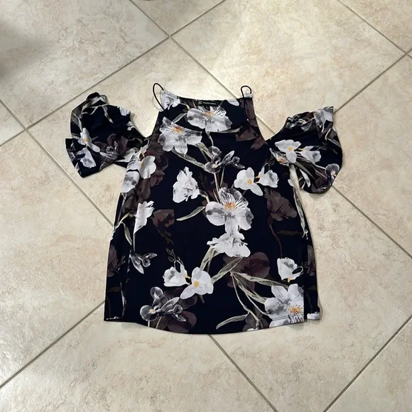 Cold shoulder floral Blouse - Picture 1 of 3